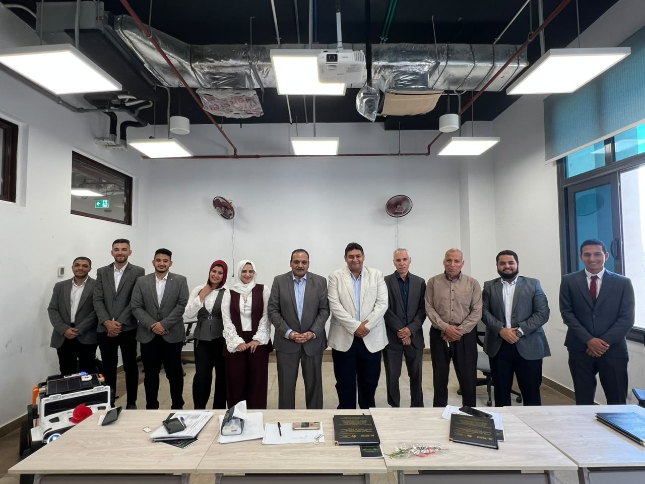 كلية الهندسة تناقش مشروعات تخرج الطلاب بأفكار مبتكرة وحلول هندسية تدعم التحول الرقمي والتنمية المستدامة